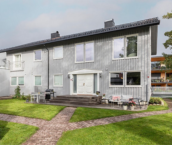 En smakfull og innholdsrik bolig, som er over 2 plan og på 125 kvadratmeter.