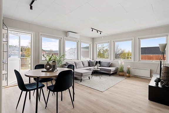 Velkommen til Øragata 9A og en pen 3-roms med svært attraktiv beliggenhet.