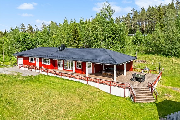 Velkommen til Solbergvegen 39, presentert av DNB eiendom v/Christina Sandberg.