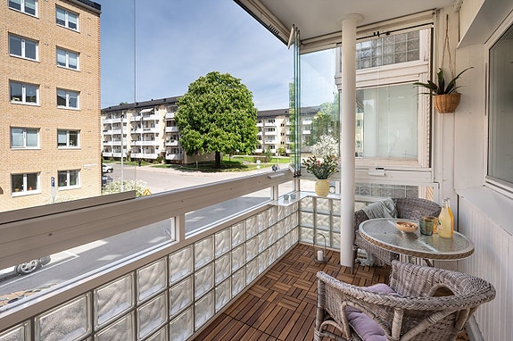 Innglasset balkong for avslapning året rundt.