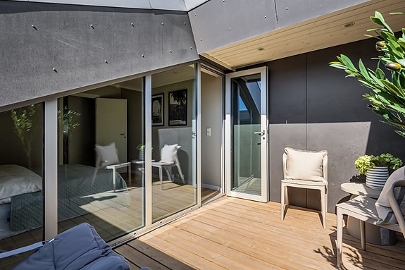Flott takterrasse på 8 m2 med sol hele dagen! Foto: Z Ovenfra.