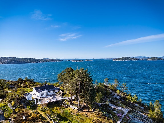 Velkommen til Nordre Foldnesvågen 82! En unik og sjelden fritidseiendom på nordspissen av øyen Røyto.