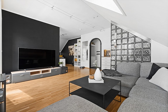 - Velkommen til en sjarmerende og hyggelig selveierleilighet i flotte, idylliske omgivelser i Alkeveien/Møvik -