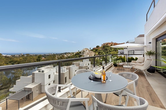 Eksklusiv penthouse-leilighet med stor takterrasse - 3 soverom, havutsikt og moderne komfort