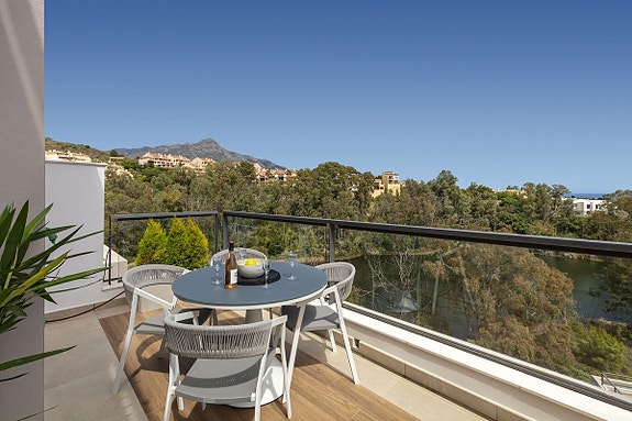 Eksklusiv penthouse-leilighet med stor takterrasse - 3 soverom, havutsikt og moderne komfort