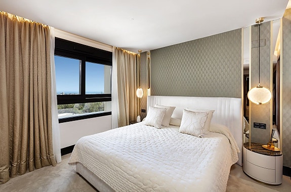 Eksklusiv penthouse-leilighet med stor takterrasse - 3 soverom, havutsikt og moderne komfort