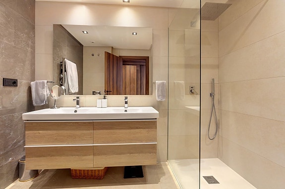 Eksklusiv penthouse-leilighet med stor takterrasse - 3 soverom, havutsikt og moderne komfort