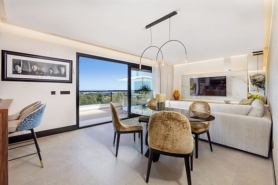 Eksklusiv penthouse-leilighet med stor takterrasse - 3 soverom, havutsikt og moderne komfort