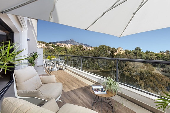 Eksklusiv penthouse-leilighet med stor takterrasse - 3 soverom, havutsikt og moderne komfort