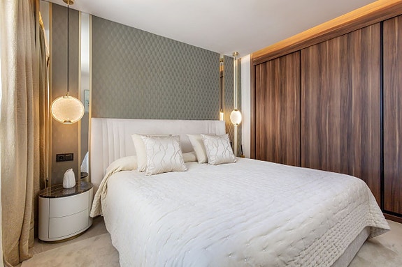 Eksklusiv penthouse-leilighet med stor takterrasse - 3 soverom, havutsikt og moderne komfort