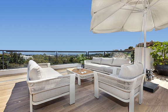 Eksklusiv penthouse-leilighet med stor takterrasse - 3 soverom, havutsikt og moderne komfort