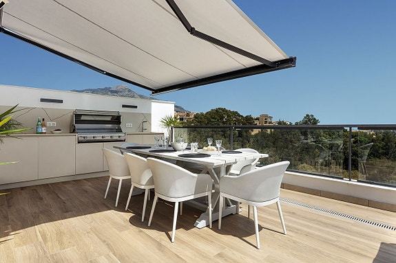 Eksklusiv penthouse-leilighet med stor takterrasse - 3 soverom, havutsikt og moderne komfort