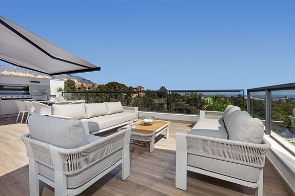 Eksklusiv penthouse-leilighet med stor takterrasse - 3 soverom, havutsikt og moderne komfort