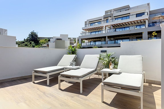 Eksklusiv penthouse-leilighet med stor takterrasse - 3 soverom, havutsikt og moderne komfort