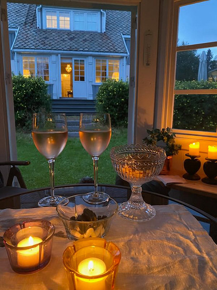 Boligen har et fantastisk uteareal på sommerstid.