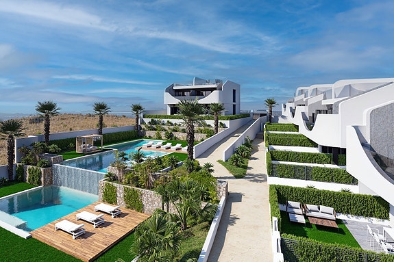 Hjørne-Toppleilighet! Stor takterrasse  | Flott fellesområde | Parkering