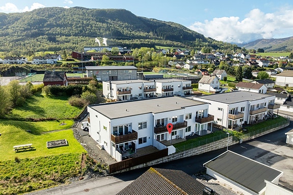 Velkommen til Gartnerihagen 33 - en tiltalende og innflytningsklar leilighet med sentral beliggenhet i Ølen