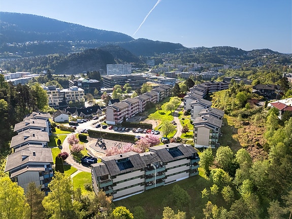 Velkommen til Ørnahaugen 17. Et veldrevet borettslag like ved Oasen, bybane og alt av servicetilbud!