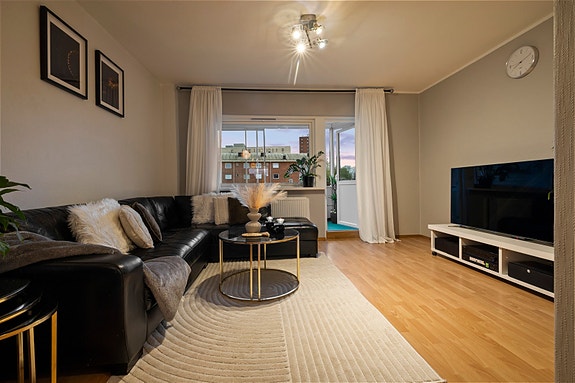 PrivatMegleren Infinita ved Bent W. Johansen har gleden av å presentere Karl Staaffs vei 20!