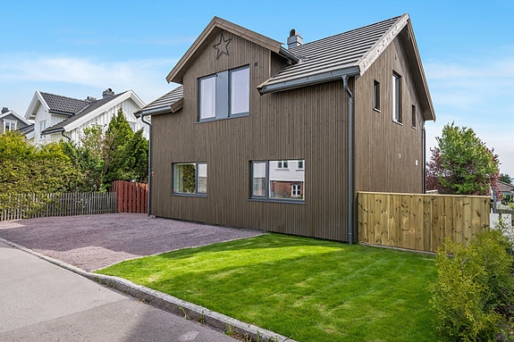 Velkommen til Rustadgata 14 - en stilig restaurert enebolig, med rolig beliggenhet i sentrum av Horten