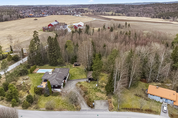 Isak Juel Fagermoen v/ PrivatMegleren har gleden av å presentere en stor boligtomt i Furumoveien!