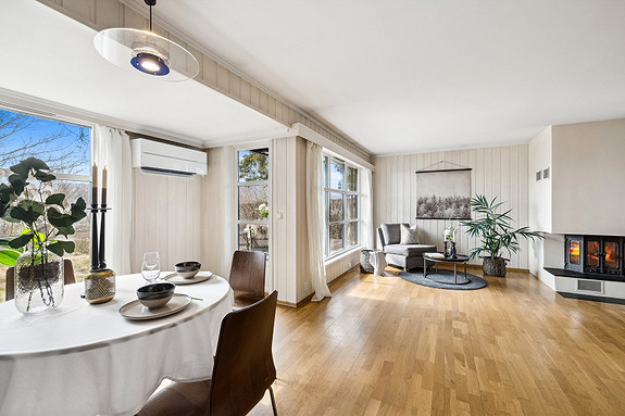 Utgang til terrasseplatting og hage