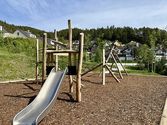 Lekeplass utenfor boligen
