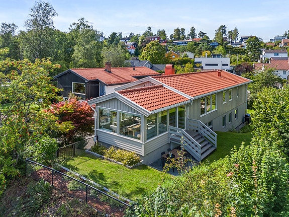 Velkommen til Gamle Drammensvei 187B, presentert av eiendomsmegler Edvard Chapsang v/EIE eiendomsmegling avdeling Sandvika!