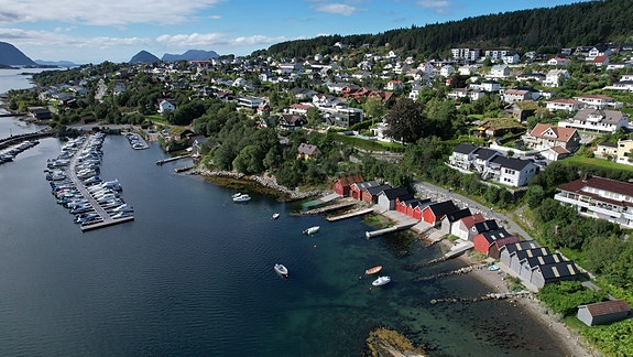Partners Eiendomsmegling Storfjord v/Vegard Lianes har gleden av å presentere dette naustet i Hatlevika.