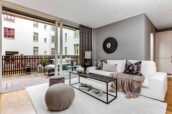 Velkommen til Vilhelm Storms gate 6 - En sjarmerende 3-roms selveierleilighet på populære Kalvskinnet.