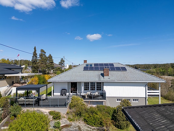 Riisløkka 53A er ligger øverst og innerst på Riisløkka med fri utsikt mot marka. Velkommen.