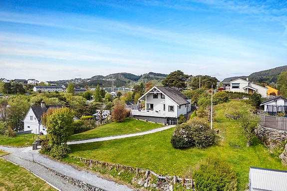 Velkommen til Litleåsvegen 96 - presentert av Eiendomsmegler Norge v/ Martin Raknes