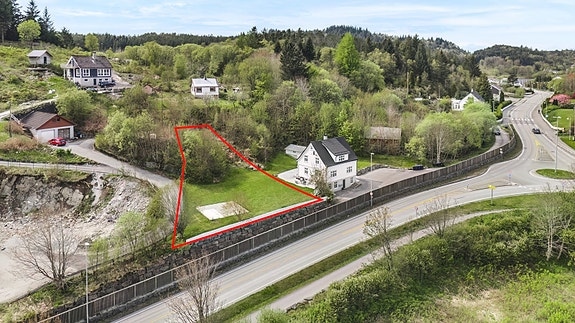 Stor og solrik tomt i Skåredalen