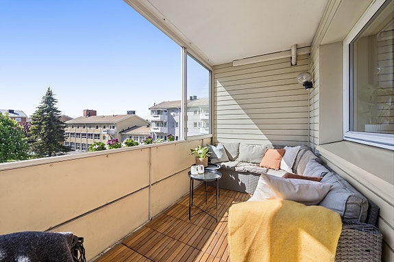 Krogsveen v/ Nhut Nam Huynh har gleden av å presentere Karl Staaffs vei 10!