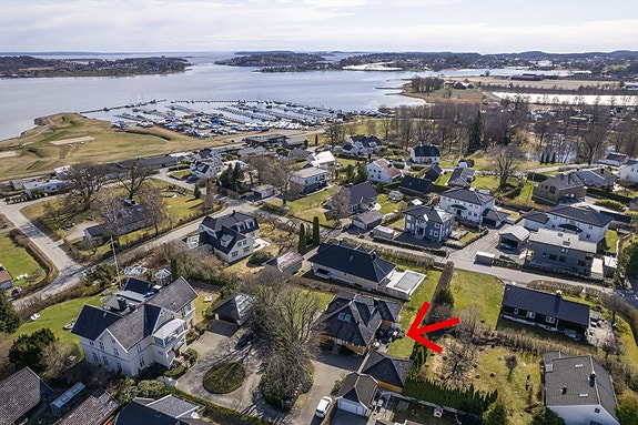 Kort avstand til båthavn og leke/badeplass