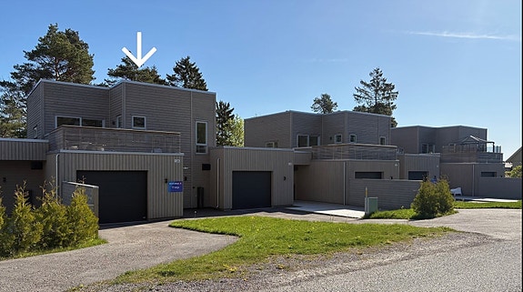 EiendomsMegler1 v/Heidi Solvang presenterer Merkurvegen 13E - Svært innbydende og moderne enebolig i rekke med takterrasse og garasje!