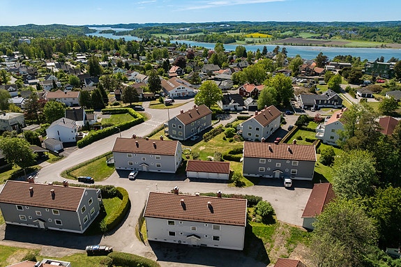 EIE eiendomsmegling v/Robert Hoff ønsker velkommen til denne flotte leiligheten i Øvre Fjellvei 33 B