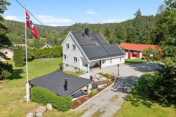 Stor, flott eiendom med landlig og sentral beliggenhet - med nærhet til både Fagerstrand og Drøbak