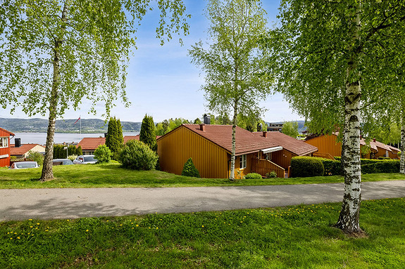 Boligen ligger i et meget hyggelig boligområde