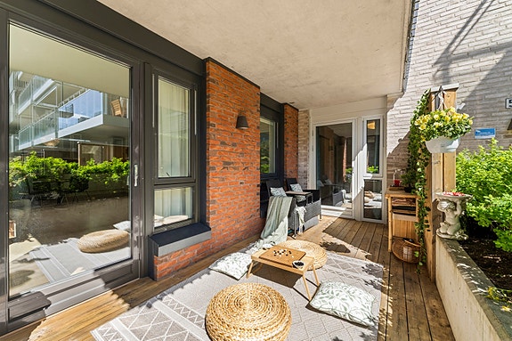 Velkommen til Midtveien 55! Flott 4-roms med markterrasse på 12 m² vendt mot bakgård
