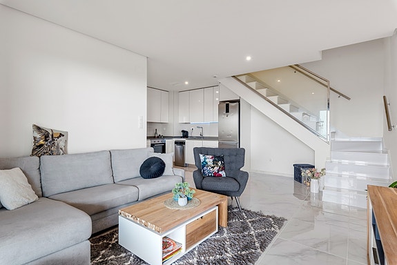 Solgt! Penthouse med 3 soverom, takterrasse og sydvendt terrasse - gangavstand til Zenia Boulevard