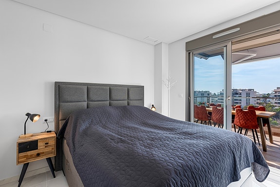 Solgt! Penthouse med 3 soverom, takterrasse og sydvendt terrasse - gangavstand til Zenia Boulevard