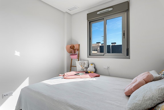 Solgt! Penthouse med 3 soverom, takterrasse og sydvendt terrasse - gangavstand til Zenia Boulevard