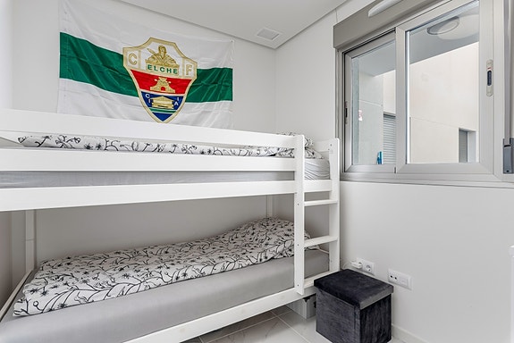 Solgt! Penthouse med 3 soverom, takterrasse og sydvendt terrasse - gangavstand til Zenia Boulevard