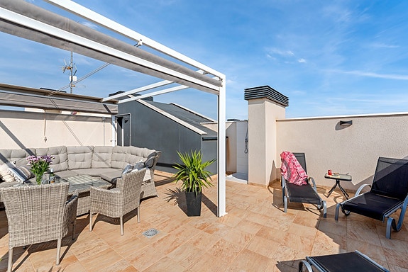 Solgt! Penthouse med 3 soverom, takterrasse og sydvendt terrasse - gangavstand til Zenia Boulevard