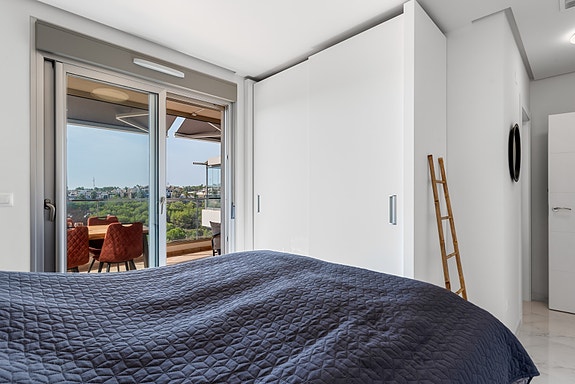 Solgt! Penthouse med 3 soverom, takterrasse og sydvendt terrasse - gangavstand til Zenia Boulevard