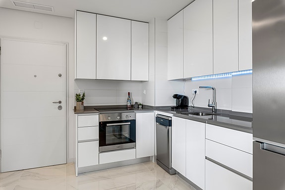 Solgt! Penthouse med 3 soverom, takterrasse og sydvendt terrasse - gangavstand til Zenia Boulevard