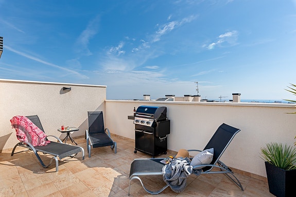 Solgt! Penthouse med 3 soverom, takterrasse og sydvendt terrasse - gangavstand til Zenia Boulevard