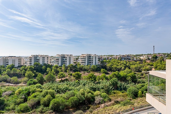 Solgt! Penthouse med 3 soverom, takterrasse og sydvendt terrasse - gangavstand til Zenia Boulevard