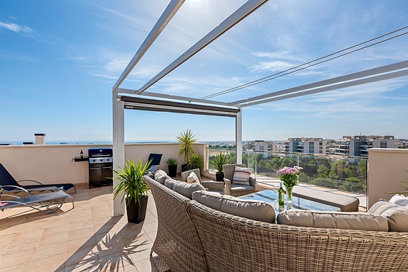 Solgt! Penthouse med 3 soverom, takterrasse og sydvendt terrasse - gangavstand til Zenia Boulevard